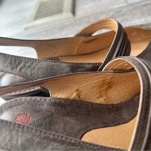 Comfortable by Blondo Retro Leather Mary Jane  Slingback Pumps - Picture 15 of 16